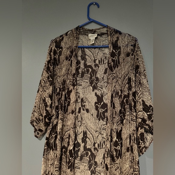 Chico's Black and Cream‎ Boxy Blouse with Elbow-Length Sleeves - Picture 2 of 6